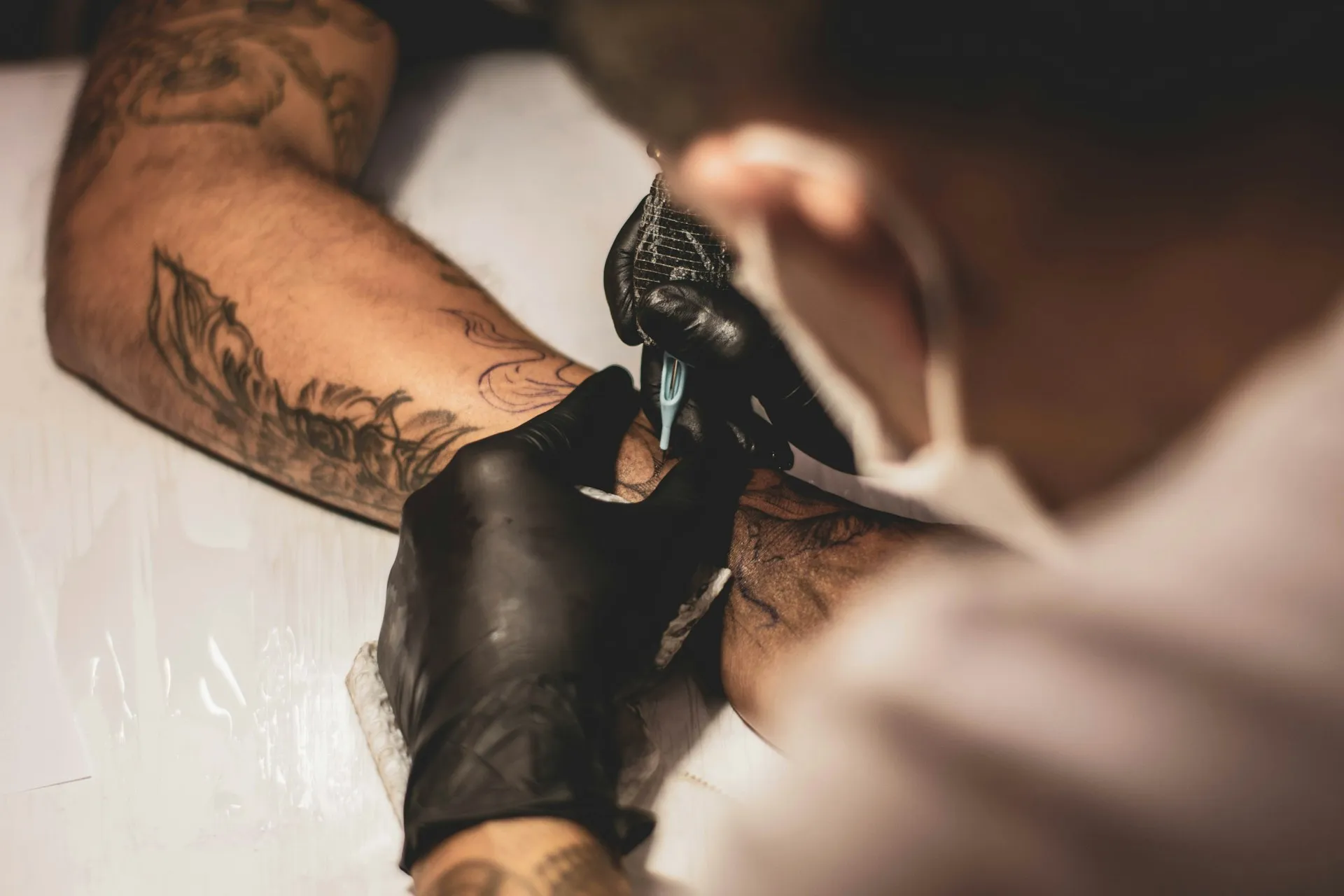 Koubess Tattoo Studio Olomouc – tetování, lettering a blackwork na míru
